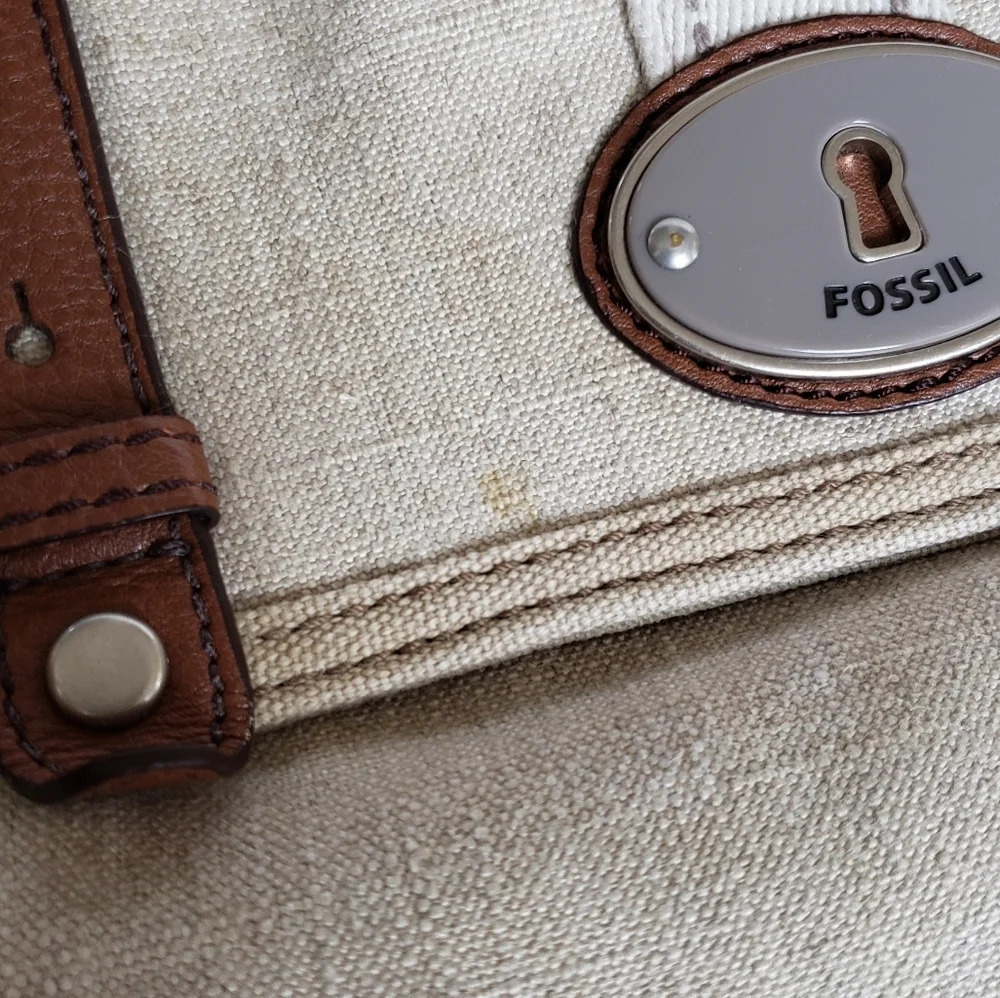 Fossil crossbody Purse. Adjustable straps - Picture 10 of 10